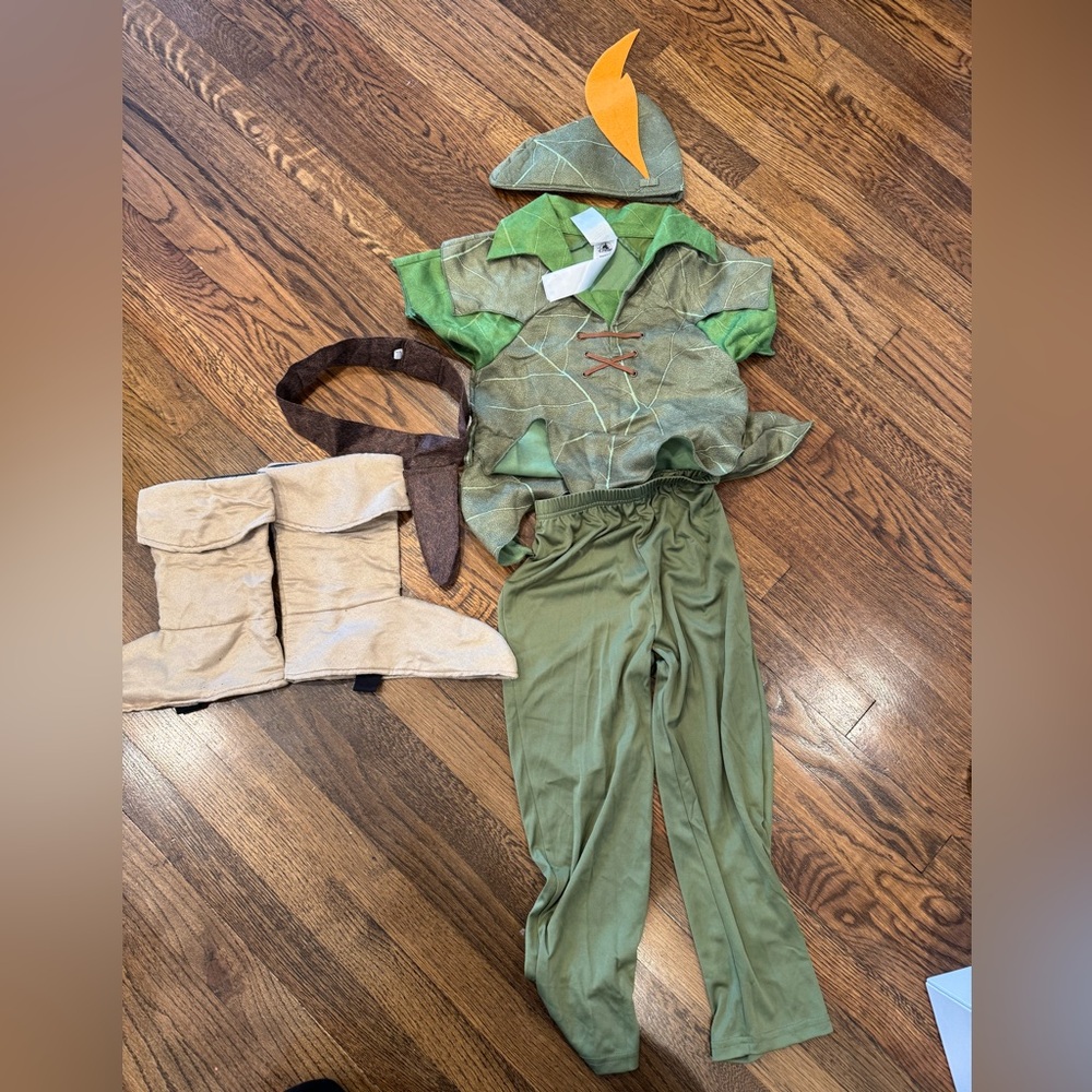 Brand new without tags Disney store Peter Pan costume size 5/6